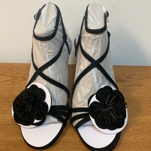 NWT Ann Taylor Celie Flower Heeled Suede Sandal